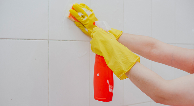 cleaning-shower-tiles